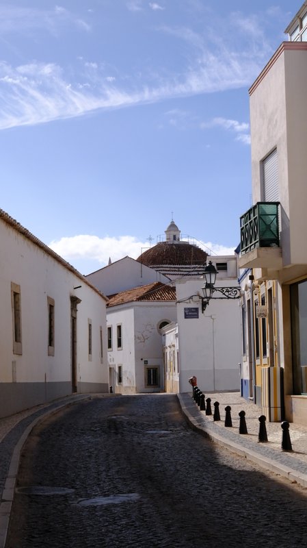 A lane in Vila Adentro
